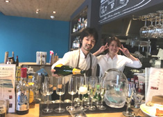 ダイニングバー Accent 求人 現場主義でみんなで意見を出し合います。