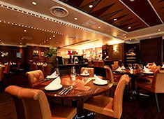 tcc Singaporean Café & Diner／UNICO JAPAN INTERNATIONAL INC. 求人 4Fの店内イメージです。4Fはレストランスタイルの落ち着いたお店です。