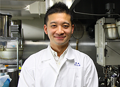 銀座 うち山 求人 「銀座 志」の高木一基です！まずは「銀座 うち山」の本質を受け継ぎ、成長して欲しいと思います。