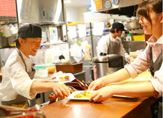 株式会社NEWTON レストラン事業開発室 求人 Italian Restaurant AQUA
上野
客単価／夜5000円
※オープンキッチンです