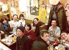 いたり家 求人 チームワークが抜群。スタッフの仲がいいのは当たり前。自然とみんな笑顔でいます。