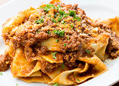 馬肉バル 跳ね馬／株式会社タケル 求人 イタリアンベースの料理が中心なので、洋食系の経験の存分に活かせます！