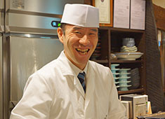 築地 味の浜藤 醍醐味／味の浜藤 株式会社 求人 とてもフランクな雰囲気なので、社歴と年齢は関係ありません。東京駅直結になりますので、アクセスも抜群です。
