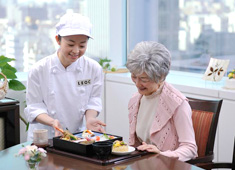 株式会社LEOC（レオック） 求人 【高齢者施設】
入居者様にとって食事は生活の中心であり、日々の楽しみの一つ。だからこそ食の感動を大切にしたい。