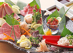 焼肉・もつ鍋 博多中洲 五臓六腑／株式会社 アルプス 求人 A4以上の黒毛和牛を厳選！最高のお食事と空間を提供します。味・コスパ共に妥協しないのが人気の秘訣！