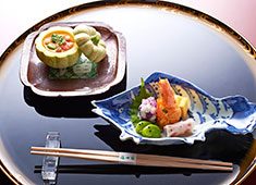 紀尾井町　福田家 求人 料理、盛り付け、器、細部まで気を配り、日本の文化と美を楽しんでいただいています。