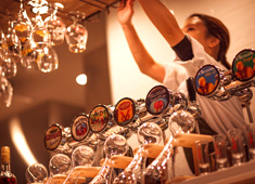 【アークヒルズサウスタワー NOUVELLE AUBE】【THE BUTHER KICHIJOJI】／EVER BREW株式会社 新店開業準備室 求人 各店シェフがメニューを考案。店ごとに個性が出ます。一関より熟成肉、また東京Xも一頭買い。お肉のノウハウも学べます。