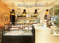 HUGO & VICTOR（ユーゴ アンド ヴィクトール）／株式会社 マッシュホールディングス 求人 パティシエのほか、新店の販売スタッフも同時募集！年令問わず挑戦できますので、自身を大きく成長させられますよ！