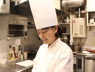 Restaurant un petit tour（アンプティトゥール） 求人