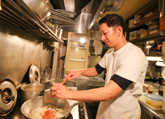 「Pizzeria trattoria VOMERO」「BRACERIA DELIZIOSO ITALIA」「PIZZERIA VACANZA」etc. 求人 ＜会社データ＞
・スタッフの平均年令 27.9才
・男女比 男性6:女性4
・平均勤続年数 約5年