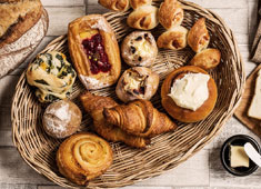株式会社ファンゴー／「CAFE FUNGO」「CROSSROAD BAKERY」「BISTRO BARNYARD 銀座」 求人 独自のオールスクラッチ製法が学べます！本格的なパンを約70種提供しています。