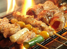 やきとりバー 福の神 求人 店内は落ち着いた雰囲気にし、どの世代のお客様でもご利用いただけるようにしています。