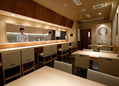  日本料理 古今／株式会社 プルミエ 求人 肩肘はらない、本格割烹です。