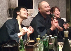 銀座いっぱし （株式会社いっぱし） 求人 社員旅行のワンシーンです。