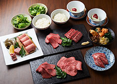 焼肉一頭両騨／株式会社ENFUSION 求人 肉はすべて、芝浦や東扇島から直に仕入れています。