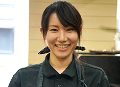 桃山 ／株式会社ロイヤルグリーン 求人 女性スタッフも長きにわたり活躍中！接客が好き、笑顔が素敵な方、あなたらしく働きませんか？