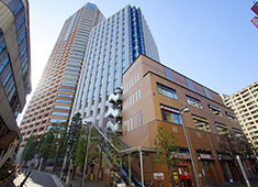 お肉酒場GINZA-TEI with長州力（エス・ピー広告株式会社※新ブランド開業準備室） 求人 お店は飯田橋駅前徒歩2分の好立地。会社員、学生、家族連れと幅広いターゲットが狙えます。