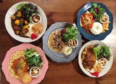 CAFE ANTIQUE ROSE（アンティーク・ローズ）／サクラ・フルール青山 求人 お越しくださったお客様の笑顔が嬉しい！そのための努力は惜しみません。