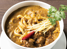 マドラズ カフェ（MADRAJ CAFE） 求人 ハーブ＆スパイシーカレーうどんは、「こんなの食べた事無い！」と大評判！当店人気メニューの１つです。