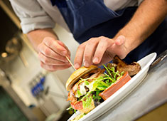 三本亭 成田空港店／三本コーヒー株式会社 求人 本気の料理を提供中！