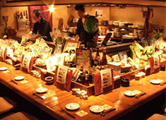 炉端焼　うだつ本店 求人 オープンキッチンですので、お客様の笑顔が間近で見られます！