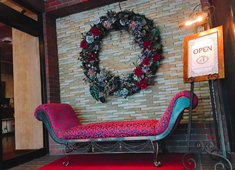 CAFE ANTIQUE ROSE（アンティーク・ローズ）／サクラ・フルール青山 求人 朝食はホテルご宿泊のお客様がいらっしゃいます。ホールは簡単な英会話も必要になります。