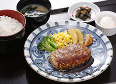 エームサービスジャパン株式会社/三機テクノセンター 求人 スタッフ全員が食事を通して皆様に喜びを与えています。