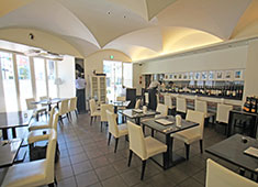 Via Toscanella／Crocifisso（クローチフィッソ）／株式会社エクセレンス 求人 ＜Via Toscanella＞
開放的な空間の中、楽しく働きましょう！