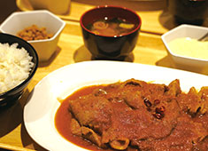 生姜焼き専門店 生姜キング 求人 玉ねぎをたっぷり使った秘伝の生姜ソースを使った美味しい生姜焼きを提供していきます。