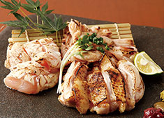 炙りと旬菜 旨い酒 ひで／株式会社アライ 求人 鶏料理のメニューも充実しており、たたきは自慢の逸品。