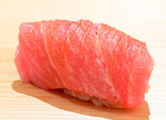 江戸前鮓 すし通 求人 握りとネタを口に入れるととろけていいきます