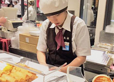 株式会社 横浜桂林（横浜桂林グループ） 求人 店舗運営のすべてが身に付きます。美味しいお料理をお客様に提供するまでの流れを体感できます。