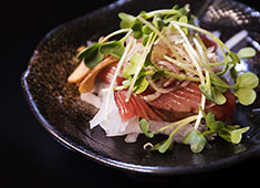 銀座 鮨 九谷 求人 和食経験者も大歓迎！これから本格的に学びたい方にも、丁寧に仕事をお教えしていきますよ。