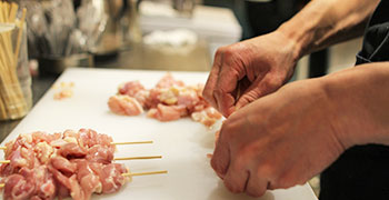 「炉端 肉焼 けいじ」「酒場 晩酌 Tezuka」「恵比寿横丁 だるまてんぐ」「恵比寿 ラオラオ」「焼鳥 ふくなが」 求人