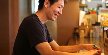 炭酒場カミナリ屋／やきとりにしだ家、他／有限会社カミナリ屋 求人