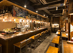 株式会社ダイナックホールディングス(サントリーグループ・東証2部上場企業) 求人 洋食業態の経験者も同時募集！70業態を展開しているからこそ、様々な選択肢の中で働けます。