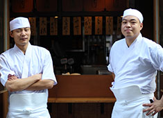 鶏だしおでん さもん 中目黒店／株式会社野村酒店 求人 沖縄出身のスタッフ、未経験から入社したスタッフ、中堅層のスタッフ等、幅広い層のスタッフが元気に活躍中です！