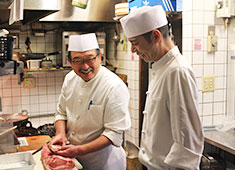 「西麻布 豚組」「豚組食堂」 求人 業界未経験の方には丁寧に一からお教えします！調理経験がある方にはポイントをわかりやすくお伝えします。