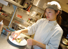 GINZA KAZAN／株式会社Gコンセプト 求人 料理人としてスタートしたい。スキルアップしたい。仕事とお休み、両方とも充実させたいそんな方もぜひ、ご応募ください。