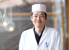 江ノ島小屋 求人 こちらは料理長！温厚な性格なため、厨房スタッフの定着率は抜群。