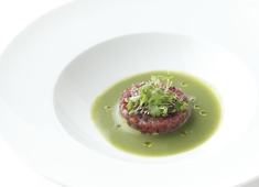 「ARMANI / RISTORANTE」／ジョルジオ アルマーニ ジャパン 株式会社 求人 スタッフの想いを結集した渾身の一皿。かけがえのない技術を身につける事ができます。
