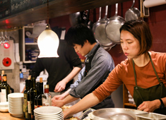 Ri.Carica（リ・カーリカ）etc.／株式会社タバッキ 求人 調理スタッフだけでなくサービススタッフも仕込みに参加！みんなでお店を作っているイメージです！