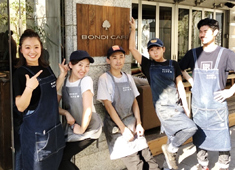 株式会社 DOLCEZZA／「BONDI CAFE（ボンダイカフェ）」etc 求人 スタッフのチームワークを大切にしています。中途入社のスタッフも多いので安心してください！