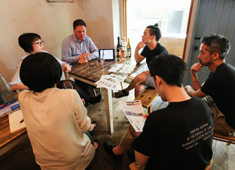 Varmen（ヴァーマン） 求人 フランス人を招いたシャンパンの試飲会の様子。