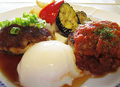 株式会社レストラン緑屋／シャトー・アカシバ 求人 洋食メニューのアラカルトも充実。新商品を作るのはアナタ！