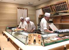 「寿司・和食 魚がし日本一 」「和食 青ゆず寅」「青柚子」／株式会社にっぱん 求人 市場からの直接仕入による圧倒的な商品力で、楽しく、無理なく働ける、しっかり休める充実の環境や好条件を実現しています