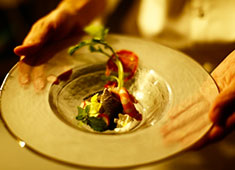 Steak Dining Vitis（ステーキダイニングヴィティス） 求人 今までの経験を活かして、あなただけのコースメニュを作り上げてください。一緒に成長していきましょう！