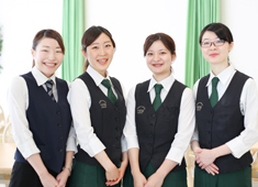 「千疋屋フルーツパーラー」「千疋屋レストラン Biwawa」／株式会社京橋千疋屋 求人 ホールスタッフも募集しています。商品力が高いからこそ、誇りを持って働く事ができます。