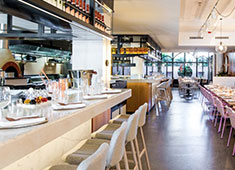 N2 Brunch Club／株式会社 レストラン モア 求人 雰囲気も含めて、オーストラリアを感じていただける店内です。※画像はイメージです。