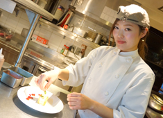 cafe VAVA Tea & Pancake ／株式会社Gコンセプト 求人 月8日休＋有給取得。営業時間は20：00までなので、お仕事に集中して取り組めますよ。メリハリある生活を約束します。